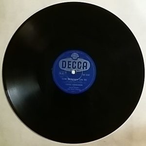 Vieno Kekkonen - Ilta pienessä kaupungissa / Niin sateinen on tie