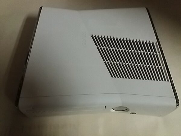 XBOX 360 + ohjain + muuntaja + liittimet (150679)