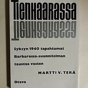 Tienhaarassa ; syksyn 1940 tapahtumat Barbarossa-suunnitelman taustaa vasten