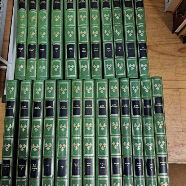 Jack London-sarja 1-24 : Ihmissyöjäin saarilla, Etelämeren auringon alla, Jeri, Jerin veli, Martin Eden I-II, Kultaa ja kuntoa, Merisusi I-II, Lumikenttien tytär I-II, Auringon poika, Elsinoren kapina I-II, Erämaa kutsuu, Kuunlaakso I-II, Kulkurielämää, Tähtivaeltaja I-II, Susikoira, Salamurhaajat, Klondyken kuningas I-II